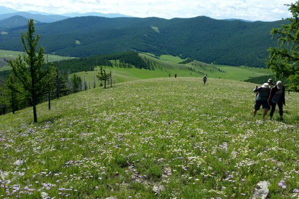 Trekking to Khagiin Khar Nuur